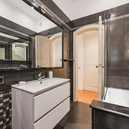 The Rent - Splendid Three-bedroom Near The Trevi Fountain 아파트 로마