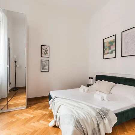 The Rent - Splendid Three-bedroom Near The Trevi Fountain