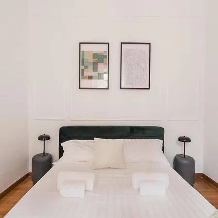 The Rent - Splendid Three-bedroom Near The Trevi Fountain *