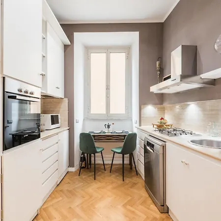 The Rent - Splendid Three-bedroom Near The Trevi Fountain アパート